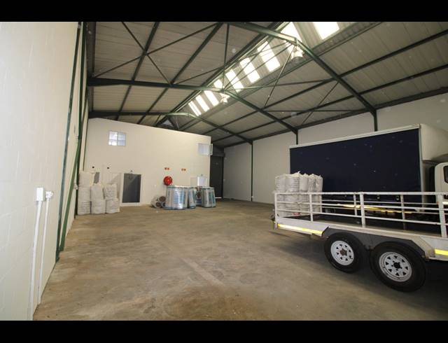 330M² WAREHOUSE TO LET IN KILLARNEY GARDENS